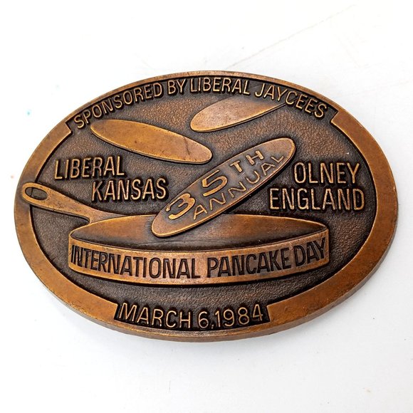 International Pancake Day Belt Buckle Liberal Kansas Olney England 1984 Vintage - Picture 9 of 10